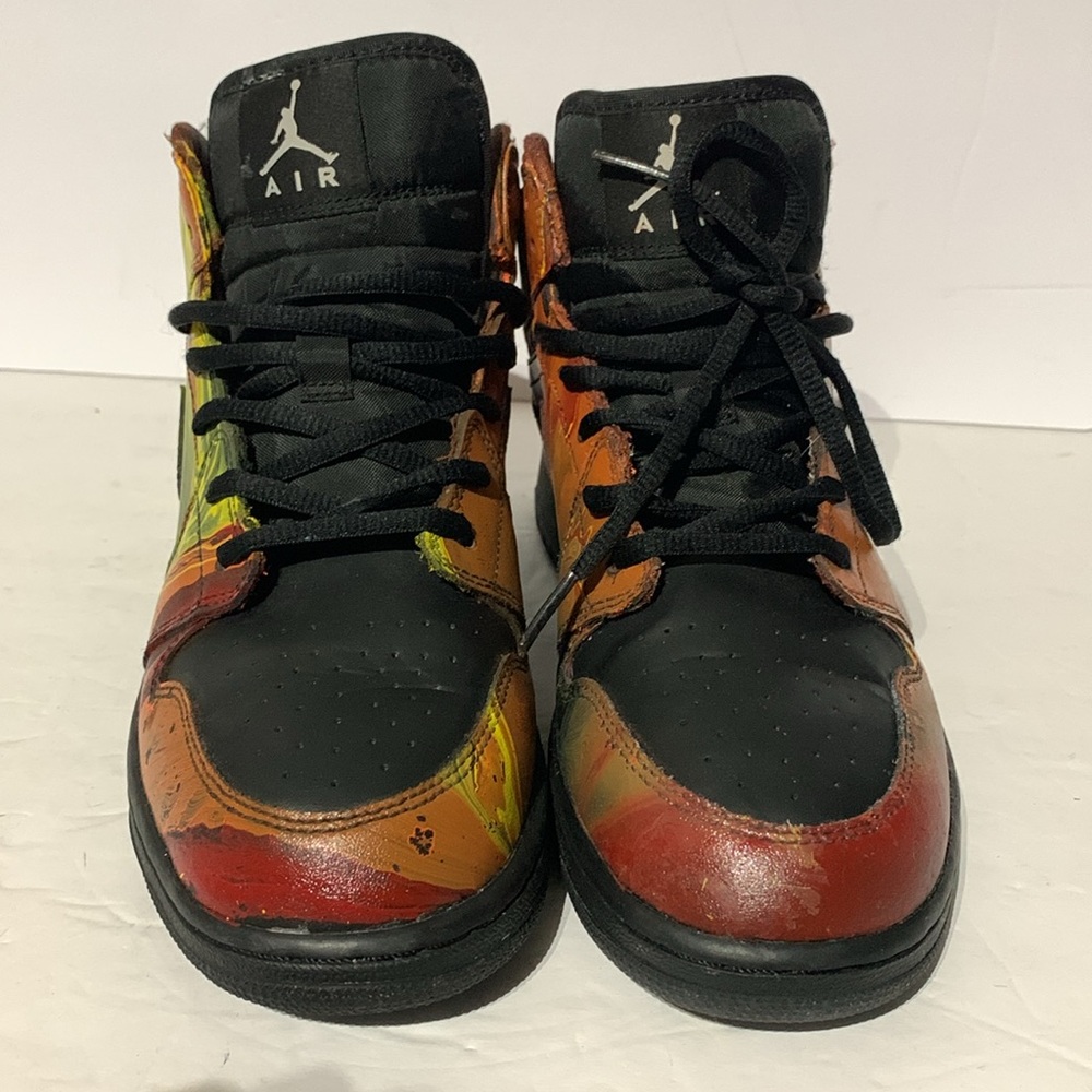 Nike Jordan Air Retro Mid Black graffiti style from 08/03/16 Model 554725–044 - Picture 8 of 11